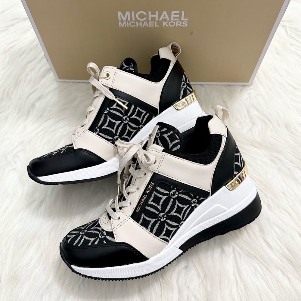 Michael Kors Georgie Trainer size 6.5